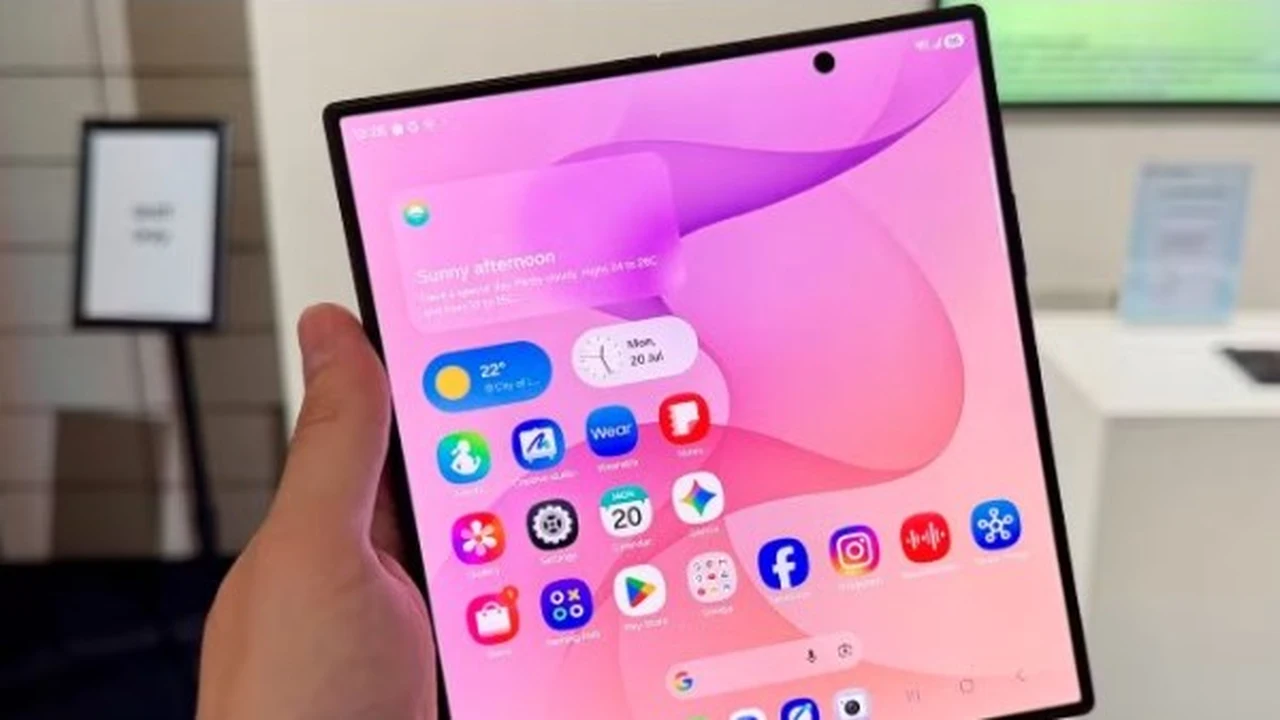 سعر سامسونج Galaxy Z Fold 8 Ultra: تصميم فاخر وبطارية محسّنة
